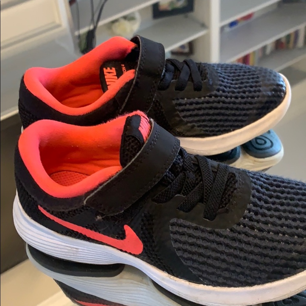 Nike little girls Tennis Shoes